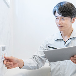 作業服の男性