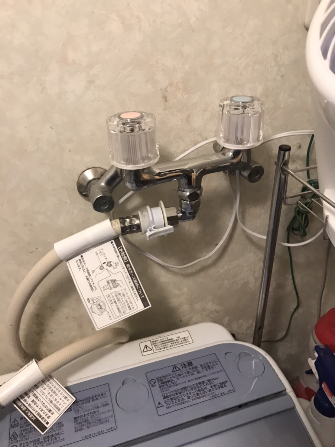 東京都小平市鈴木町 洗濯機とホースのつなぎが腐ってきている 洗濯ニップル 給水給湯水栓上部交換 公式 水漏れ つまりを修理するなら 水 のトラブルサポートセンター