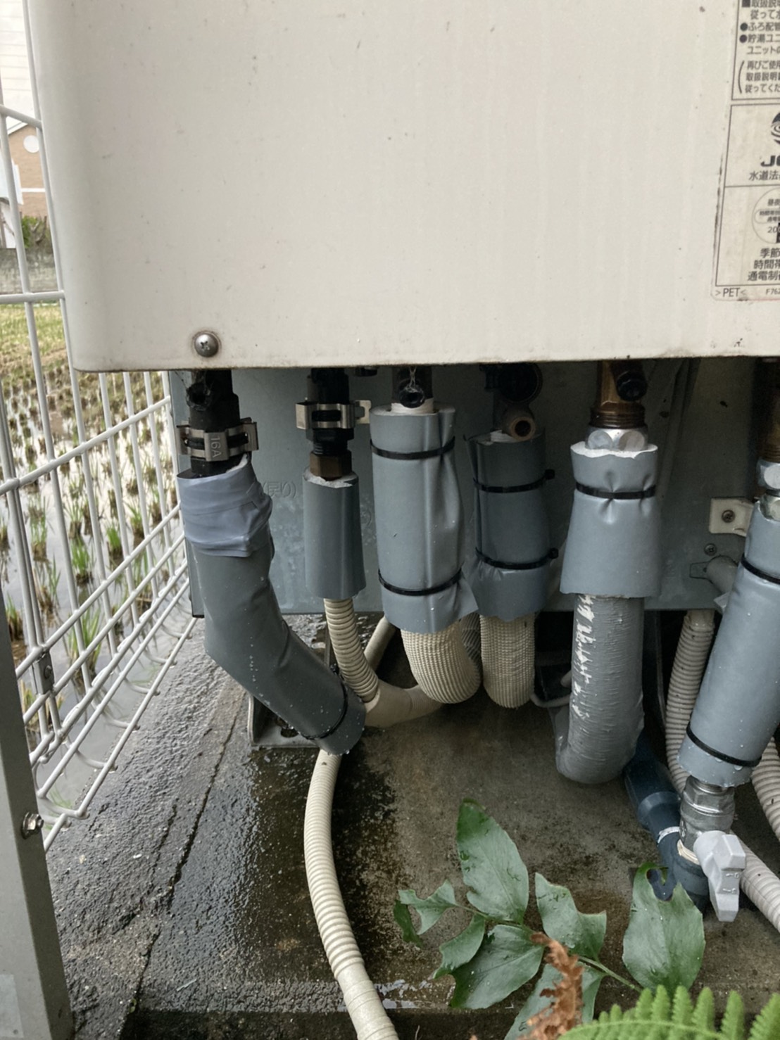 大阪府門真市打越町 給湯器の配管にヒビ 給湯器配管修繕 公式 水漏れ つまりを修理するなら 水のトラブルサポートセンター