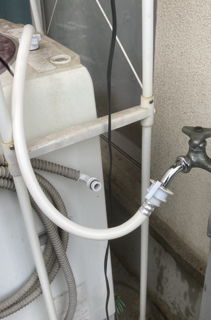滋賀県近江八幡市八幡町 洗濯機の蛇口とホースから水漏れ 洗濯水栓ニップル 給水ホース交換 公式 水漏れ つまりを修理するなら 水 のトラブルサポートセンター