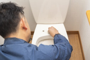 トイレの配管からの水漏れを自分で直すには？