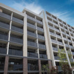 マンション・集合住宅でトイレつまりが起きたら？上・下の階への影響や対処法・費用負担を解説