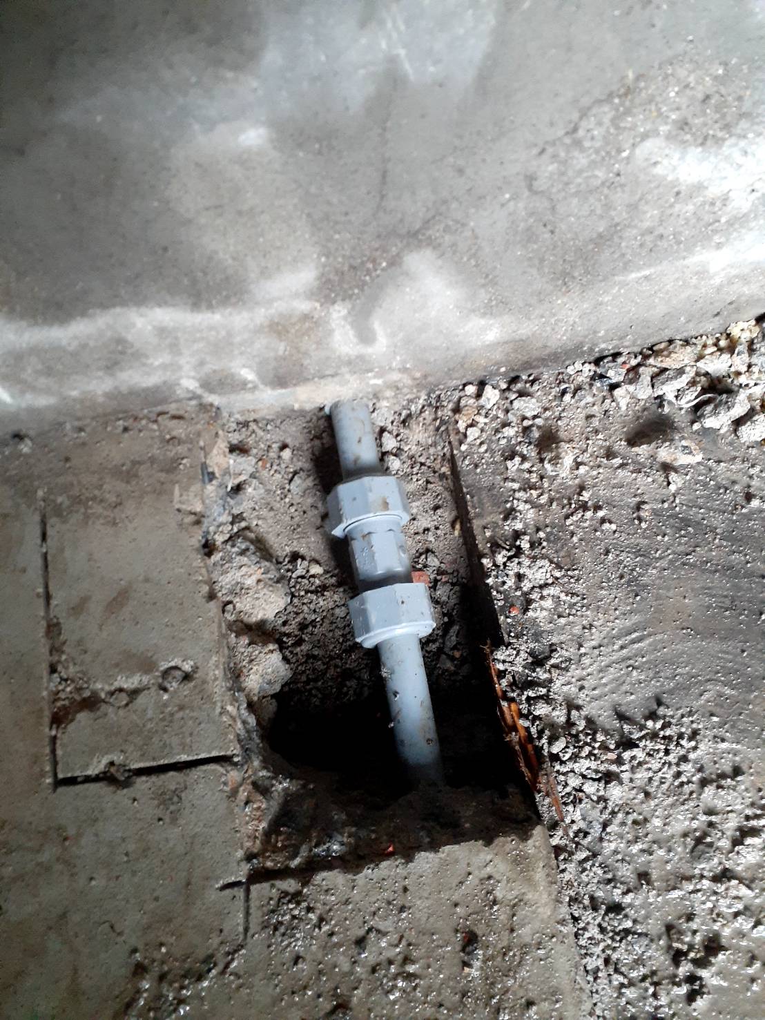 【福島県石川郡平田村大字北方字羽貫田】給水配管補修、コンクリートハツリ作業