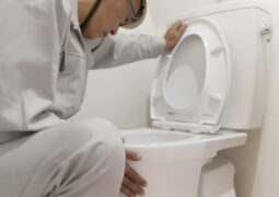 トイレ修理はどこに頼む？依頼先の種類や業者選びのポイントを解説