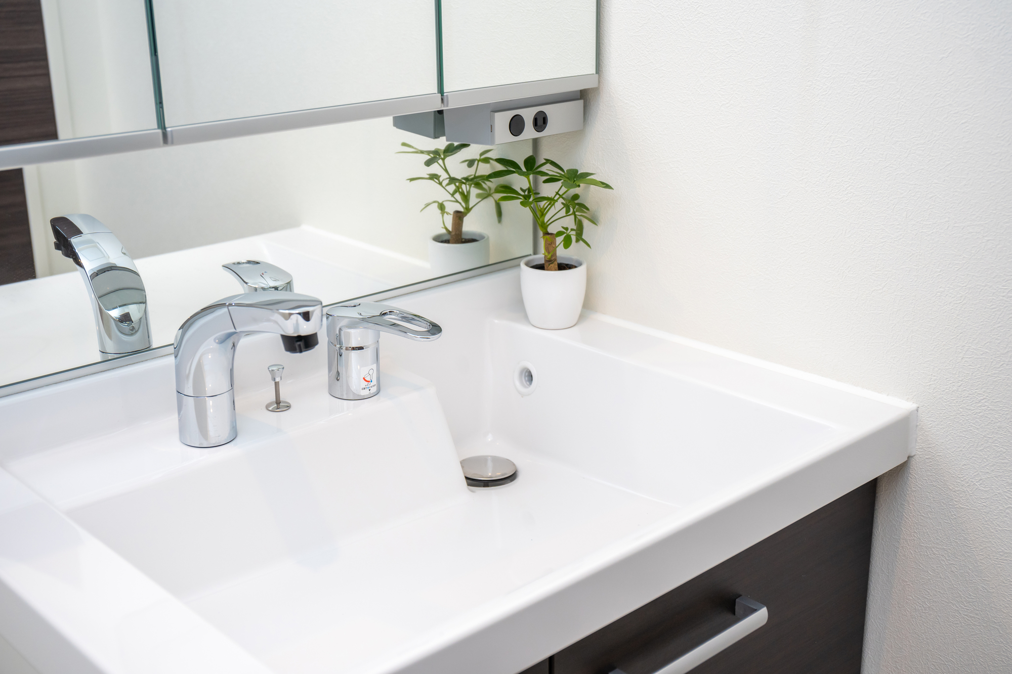 排水管のつまりを自分で解消する方法！原因や対処法を解説