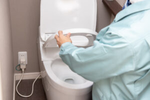 ティッシュでトイレが詰まったときの修理費用は?