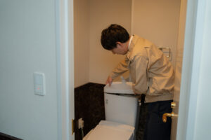 トイレタンクの修理を業者に依頼したほうがよい場合