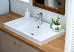 洗面所の水漏れはどこから？場所や原因、応急処置の方法を解説