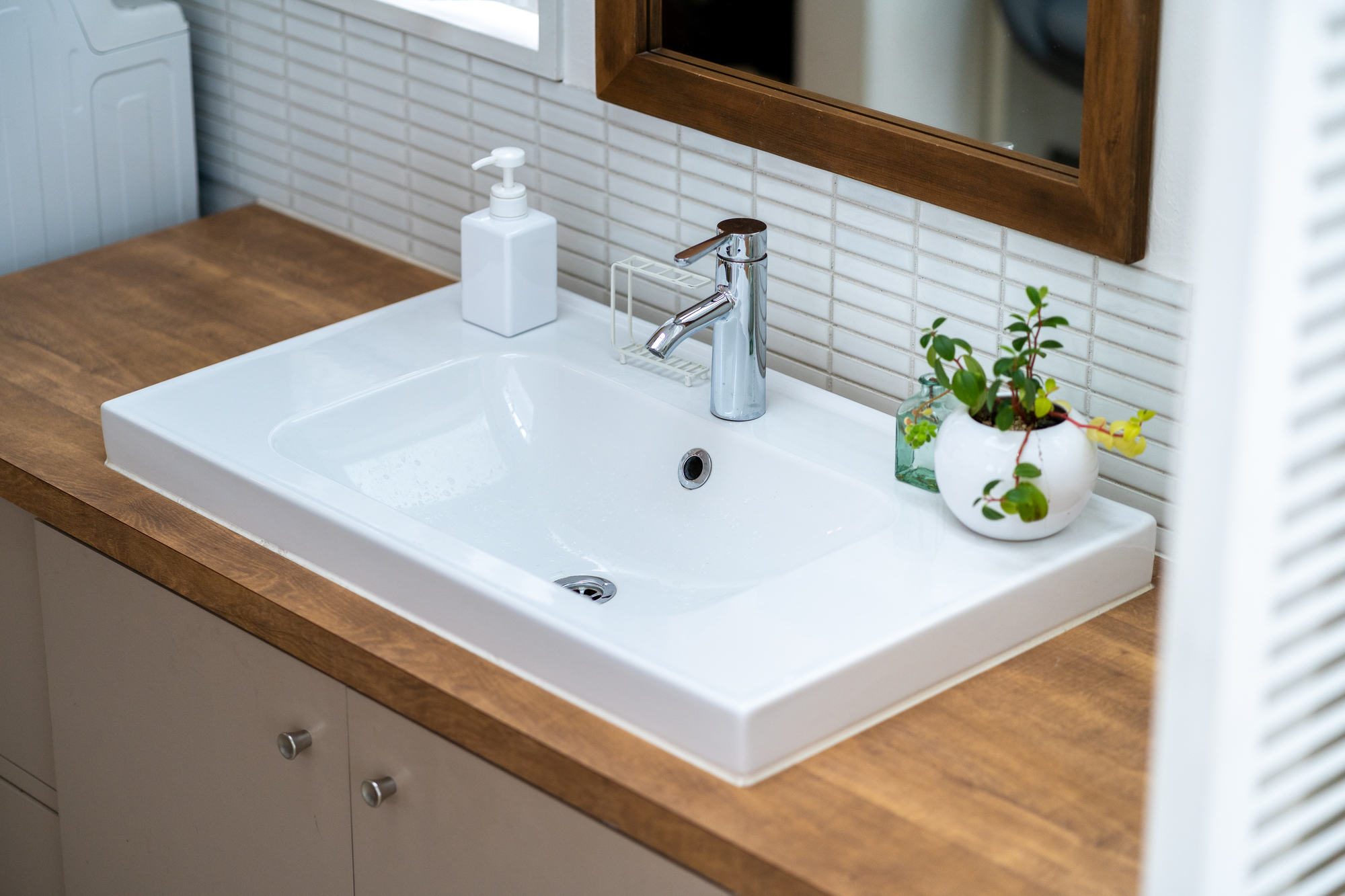 洗面所の水漏れはどこから?場所や原因、応急処置の方法を解説