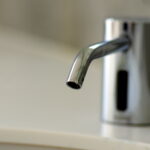 自動水栓は後付けできる！タッチレスのメリット・デメリットも解説