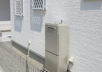 給湯器からの水漏れはどうしたらよい？原因や対処法、放置する危険性を解説