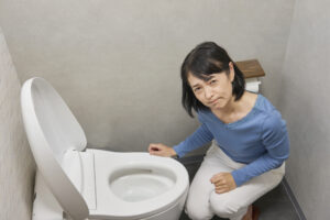 トイレの壁を叩いているような異音がしたら?