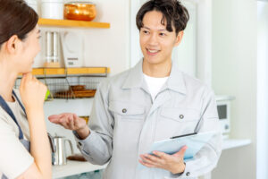 水道業者にトイレタンク下の水漏れ修理を依頼する際の注意点