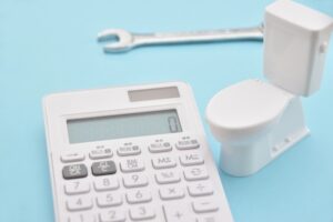 水道業者にトイレタンク下の水漏れを修理依頼する際の費用相場