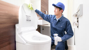 トイレの水漏れ修理を業者に依頼する基準は?