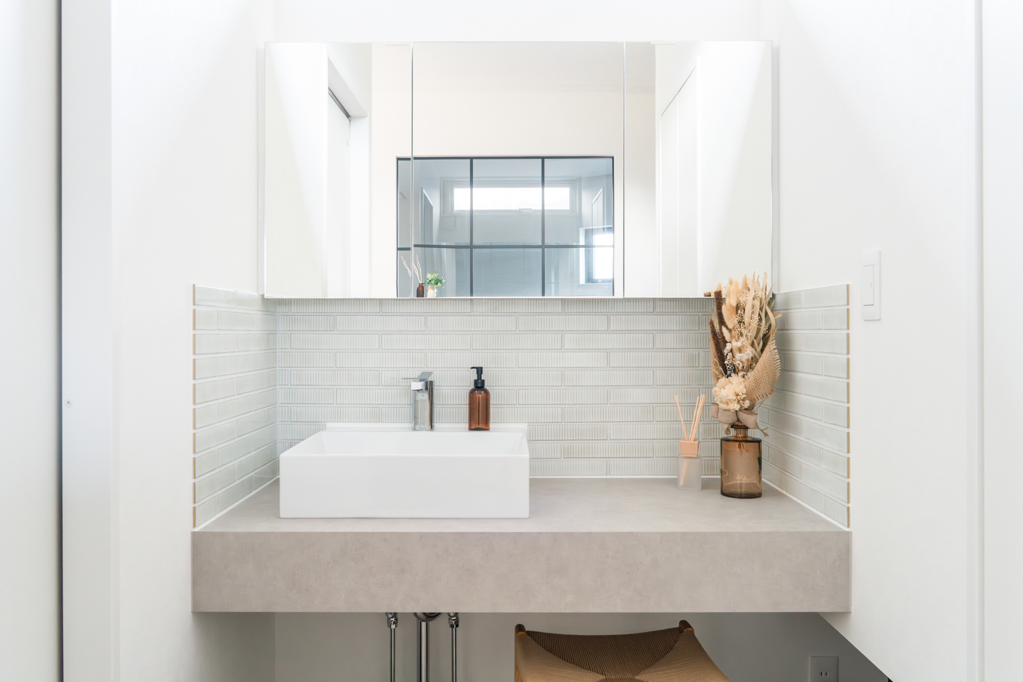 洗面所の水が止まらない!場所別の原因から応急処置、注意点を解説