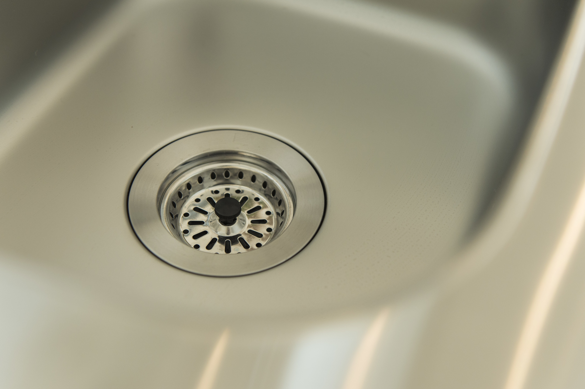 排水口の落下物の取り出し方!すぐに対処することや業者の依頼費用を解説