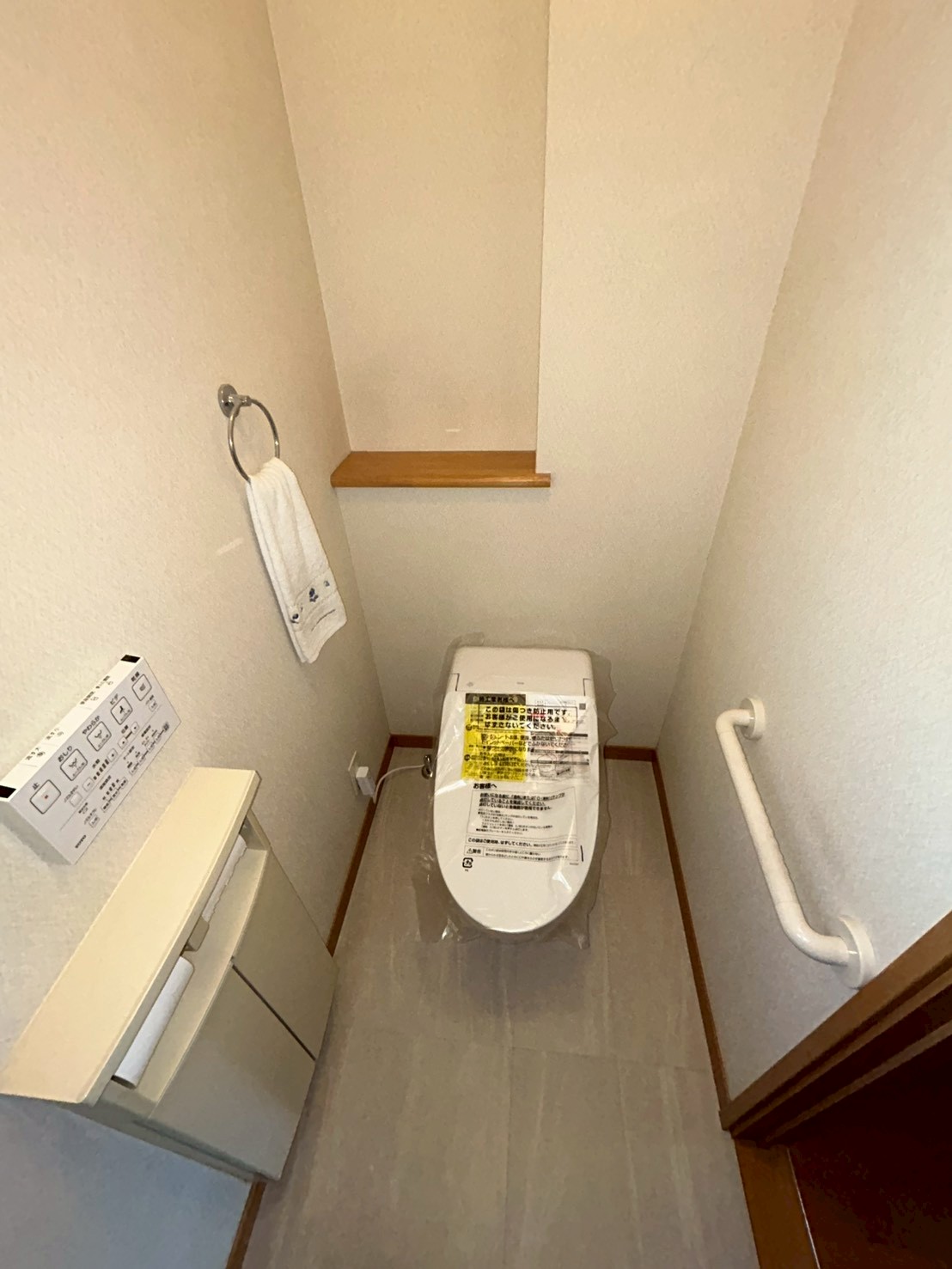 【東京都八王子市城山手】トイレ交換、止水栓移設、クッションフロア張替え