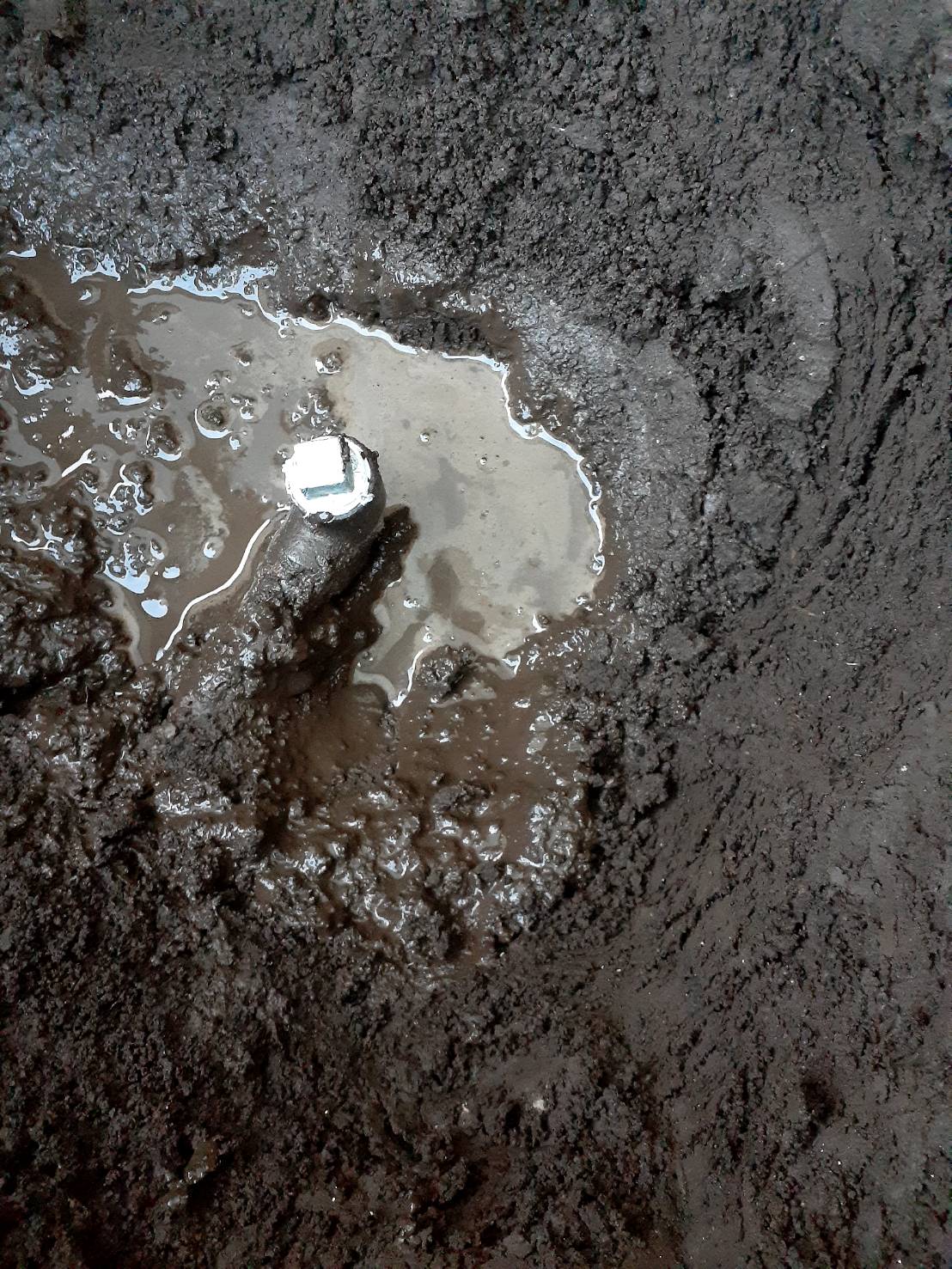 【福島県福島市笹木野】屋外給水管止水作業