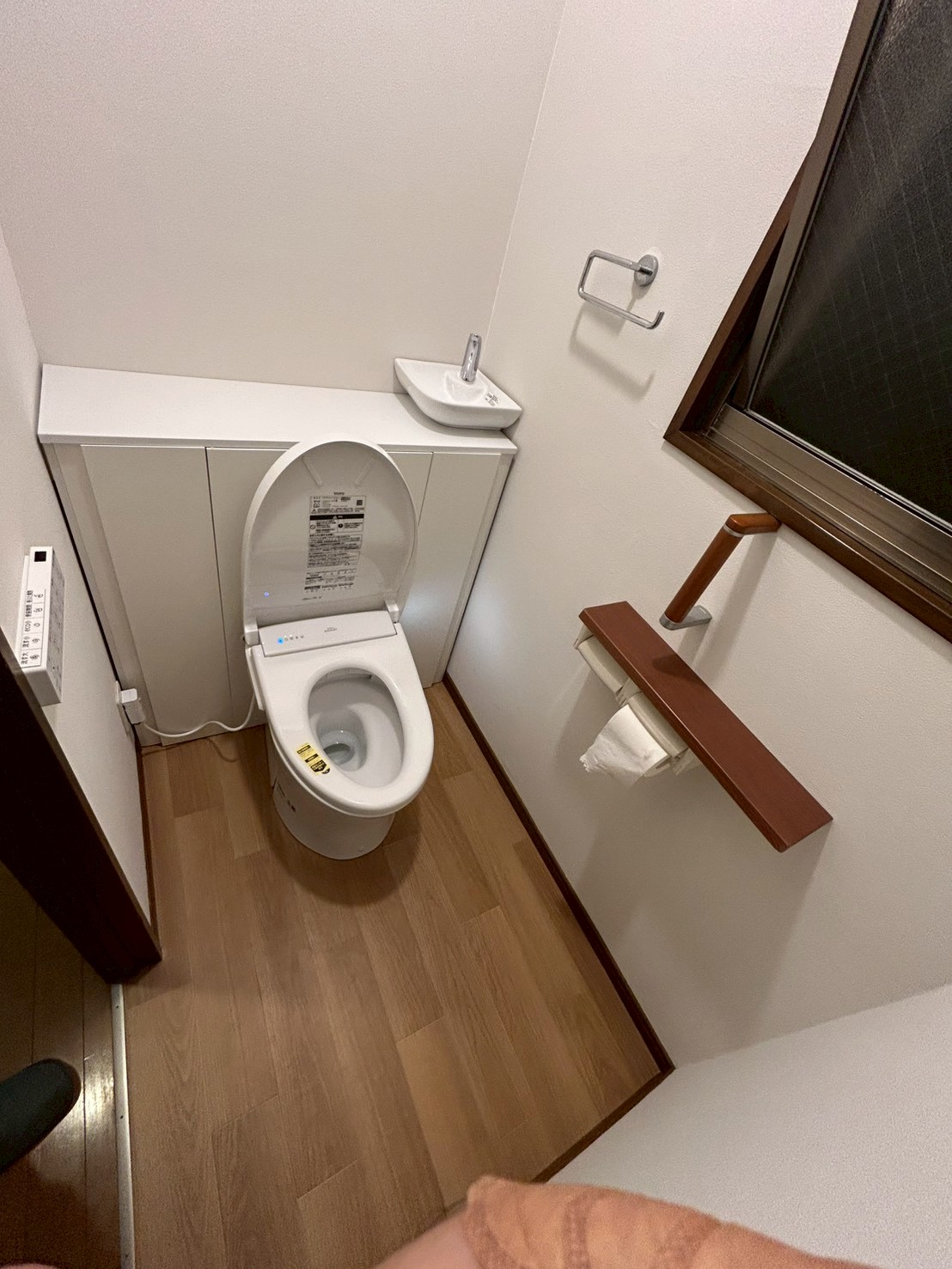 【東京都大田区南六郷】トイレレストパル交換、内装張替え