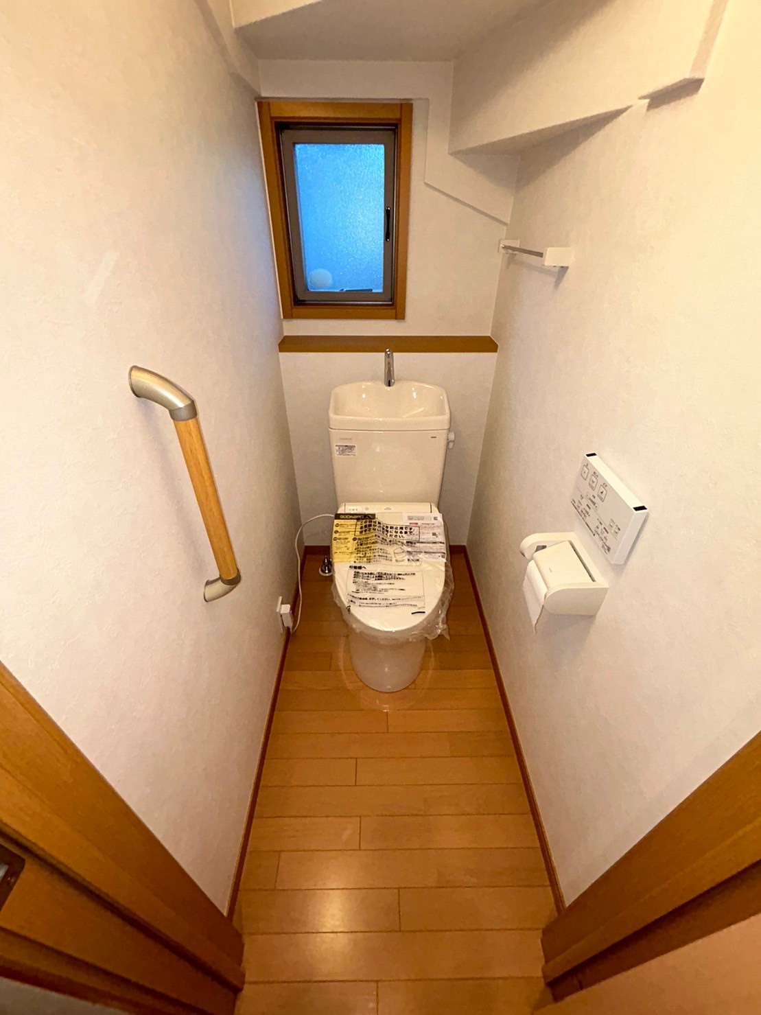 【東京都八王子市山田町】トイレ交換、天井壁クロス貼り換え