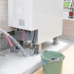 エコキュートのヒートポンプ配管から水漏れしたら？原因や対処法、修理費用を解説