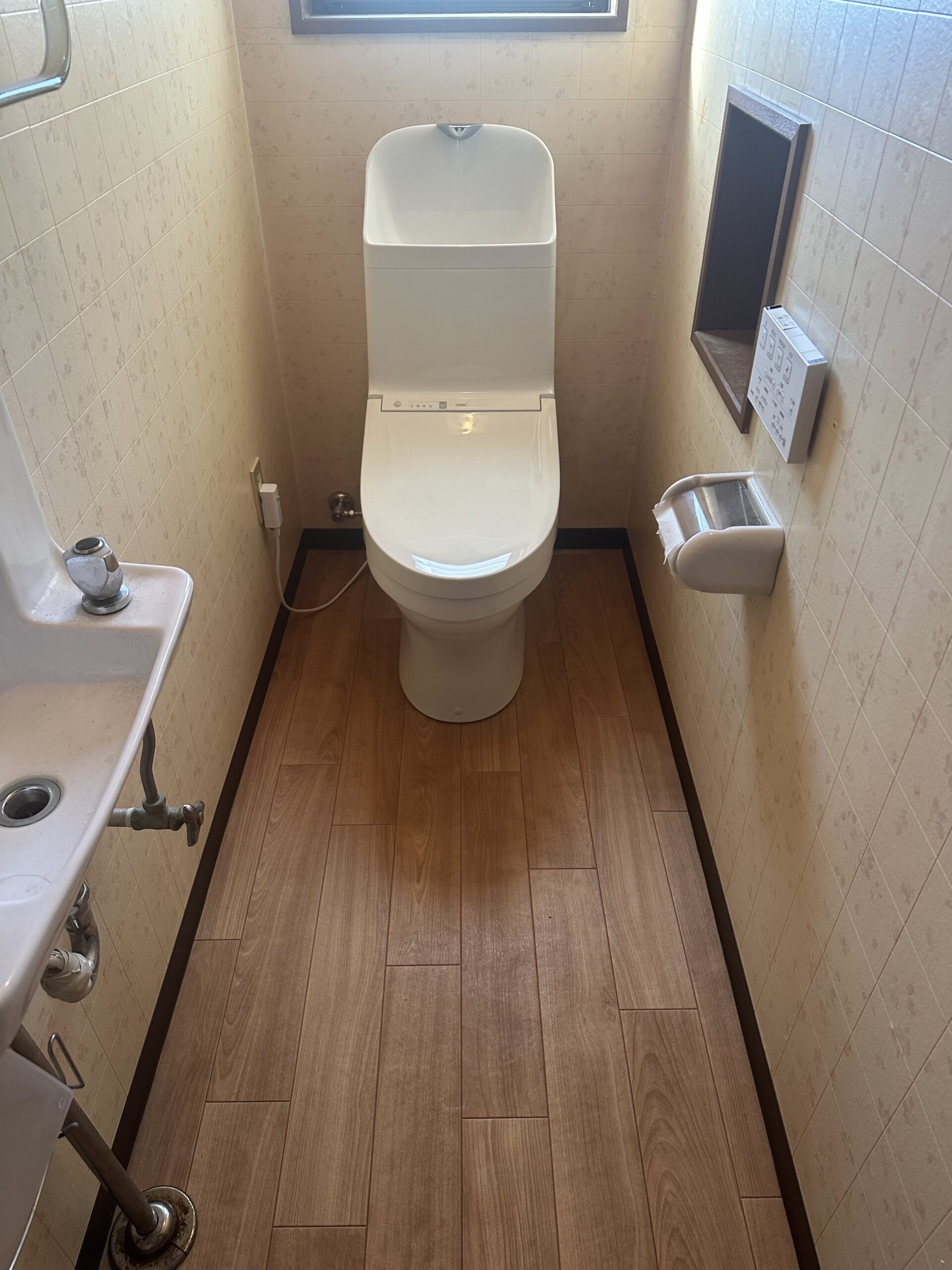 【京都府京都市伏見区深草東瓦町】トイレ交換、床貼り替え、CF仕上げ作業