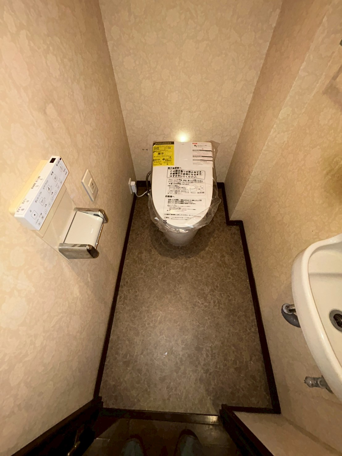 【東京都中央区佃】トイレ交換、クッションフロア張替え