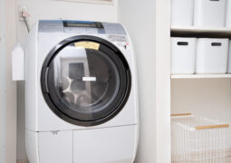 洗濯機の排水口が下水臭い！原因の特定方法や掃除の手順を解説