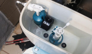 トイレのボールタップの水位を調節する方法